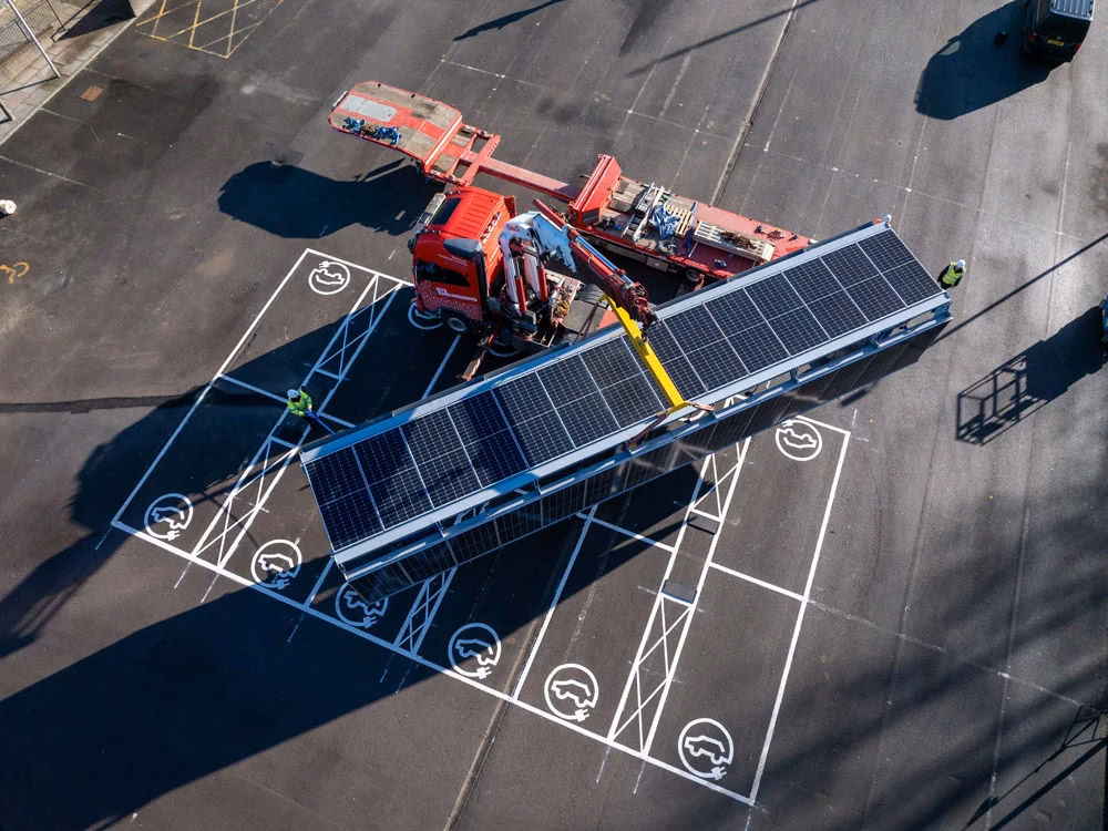 Papilio3 EV Charging HIAB crane deployment